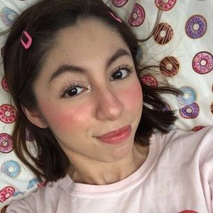 Meet your Posher, Roxanne